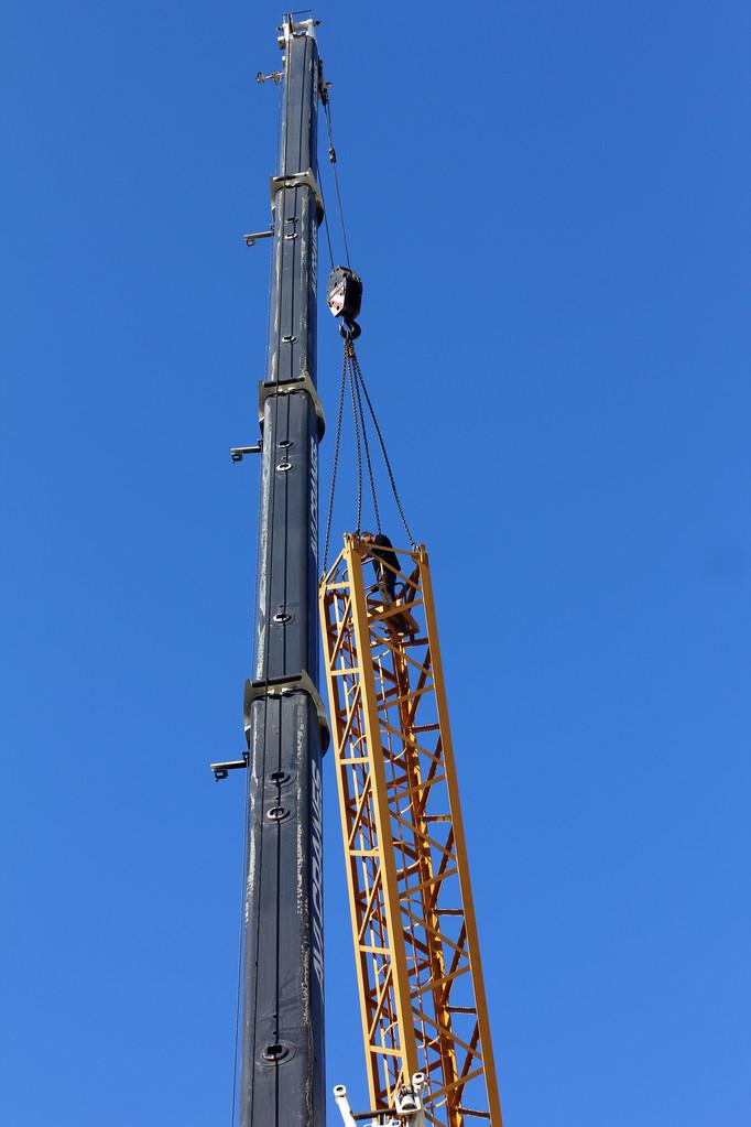 塔吊93 #塔機租賃拆回庫房,待幾天安裝, 一日不脫貧,搞" href="https://v.paixin.com/photocopyright/21467911